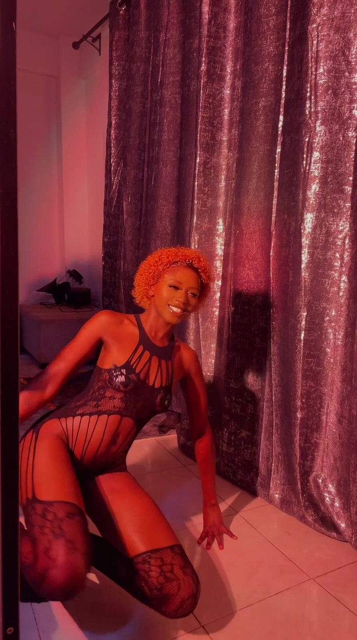 Chickysue: セクシーなランジェリーダンス