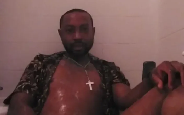 Pharoah Zeus: Exclusive shower scene
