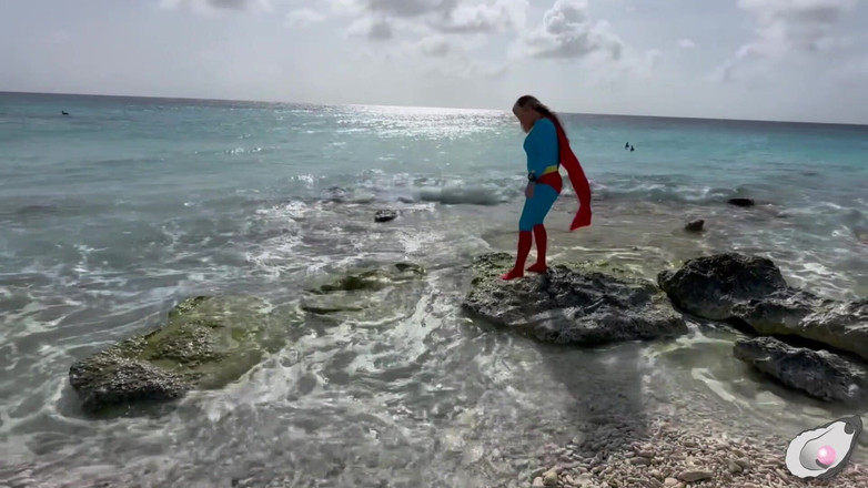 Mistress Pink Pearl: Супергерл встречает самого возбужденного осьминога в Bonaire