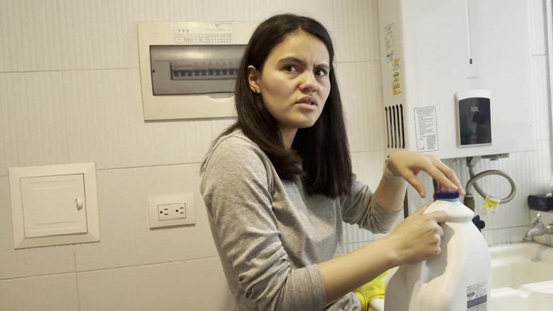 scarlettandc: Uwielbiam wąchać majtki mojej macochy, gdy jest w domu