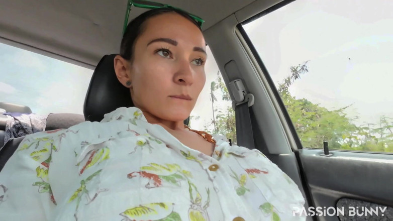 PassionBunny: Terperangkap dalam kereta dan kencing di dalam Florr