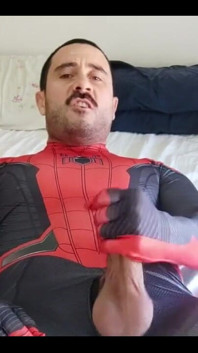 Vuoi vedere come Spider-Man dà la sborra?