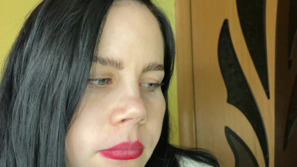 Anna Sky: Uriașa mănâncă urși gumați și o jucărie. 4k