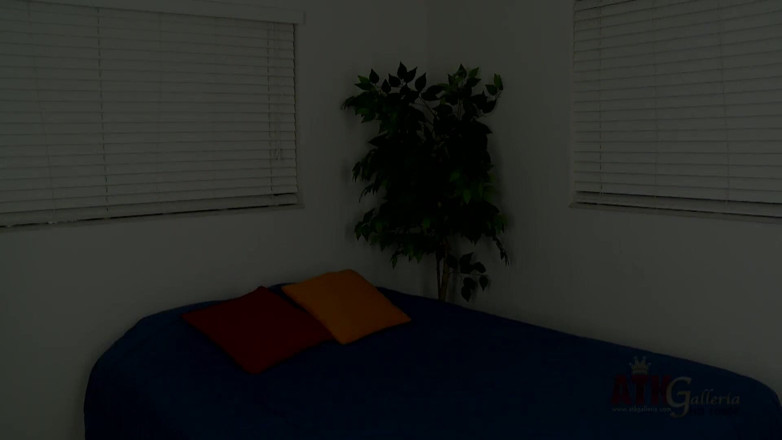 ATKIngdom Fans: 작은 창백한 Kira Kennedy는 열정적 인 섹스 세션을 위해 행운의 창녀의 뼈를 뛰어 넘습니다.