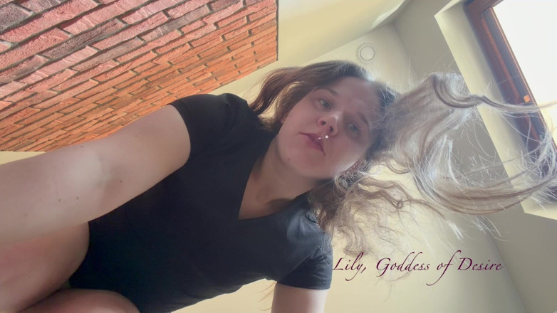 Lily, Goddess of Desire: La dea ti fa leccare i piedi, ti calpesta la...