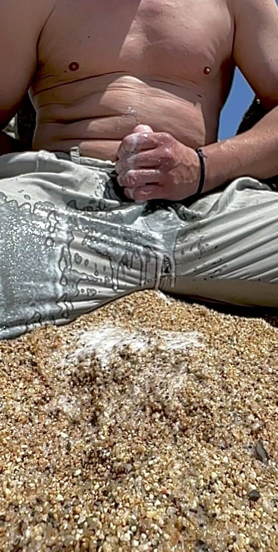 Hyperspermia: Triplo orgasmo in spiaggia 3 °