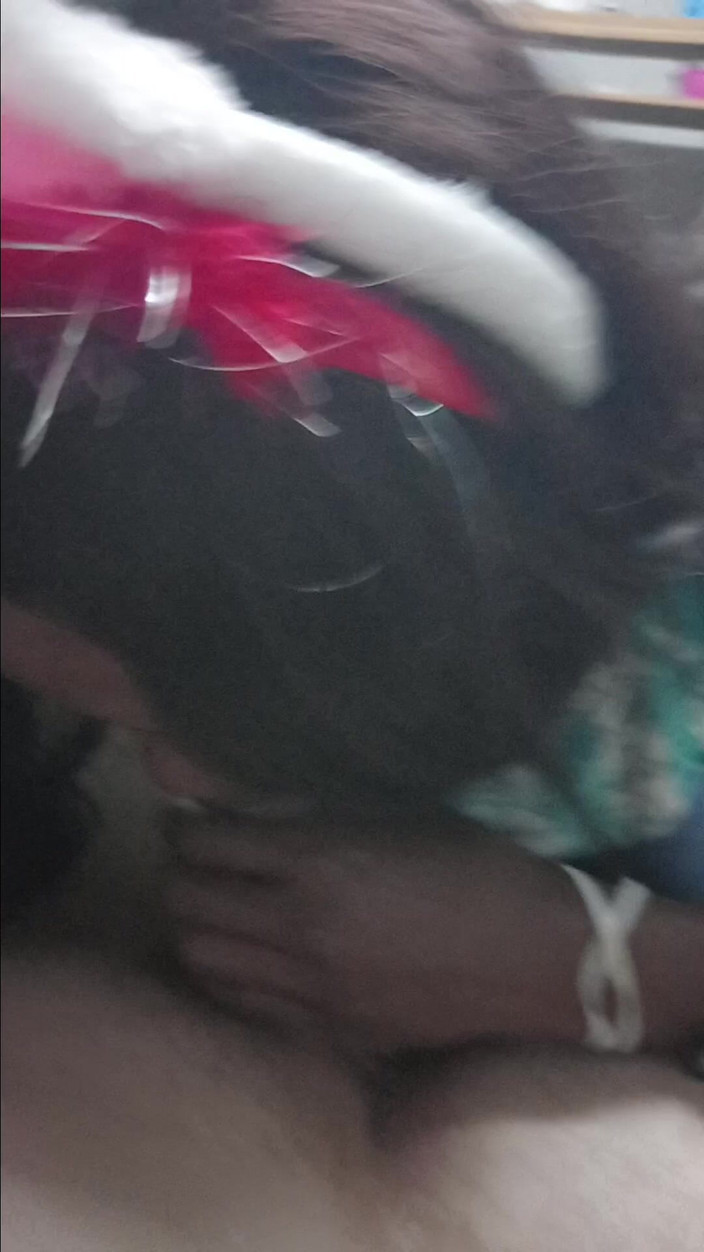 hothouse18xxx: Con cu nhỏ xíu smal bú bởi công chúa da đen