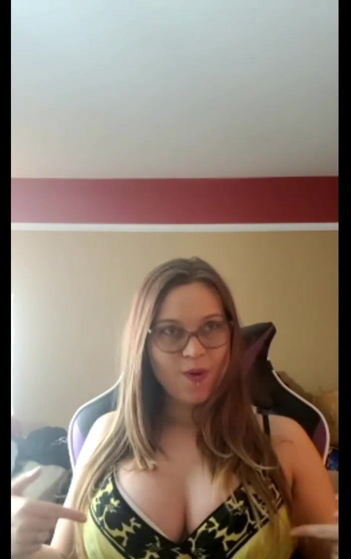 Kira Burn: Všichni žijeme ve žluté ponorce