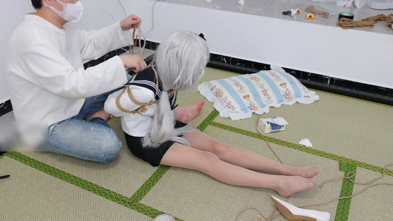 Asian bondage: Barefoot Girlfriend's Bare Feet and Tickling Foot