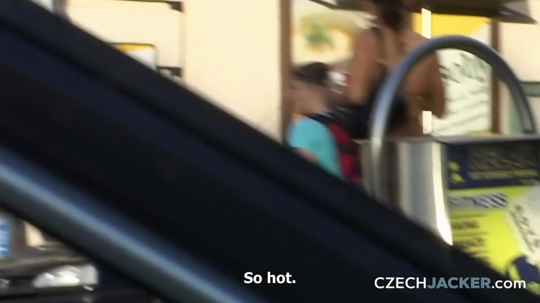 Czech Jacker: Tschechische tschechin 19: Ausgezogene muschi - ihr outfit kam schnell