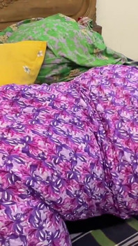 Cur mare ca scroafă grasă mama vitregă fierbinte Partaj în pat cu prietenul fiului