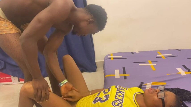 Xxx69bang: Am futut-o dur pe curva Lakers