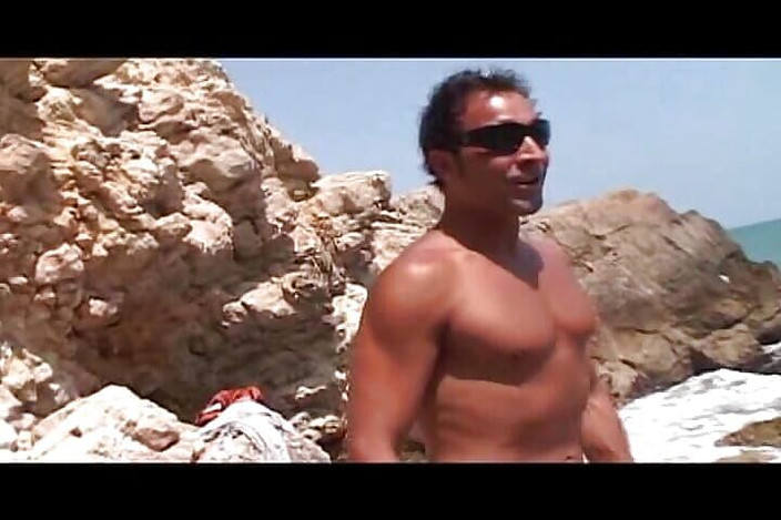 Videos Francaises: Awek Perancis yang sukakan zakar menunggang batang di pantai