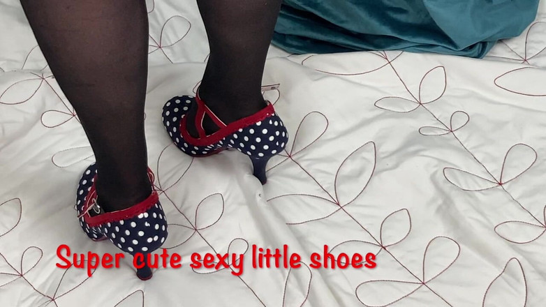 Mr MF: Señora pies maduros desnudándose para el euskera