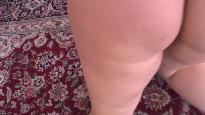 Horny Hairy Girls: Tetas grandes, arbusto peludo, curvas suaves, cara bonita