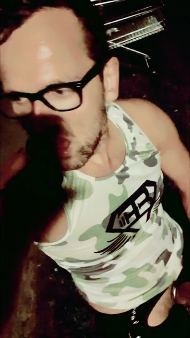 Slutboyben: Slutboyben Cam4 sexy latexová děvka veřejně odhalena