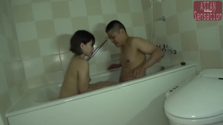 J-Cams: Người đẹp đội bơi lội trước đây - những đường cong khỏe mạnh và ham...
