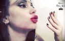 Goddess Misha Goldy: Labios rojos se imprimen sobre vidrio &amp;amp; beso francés