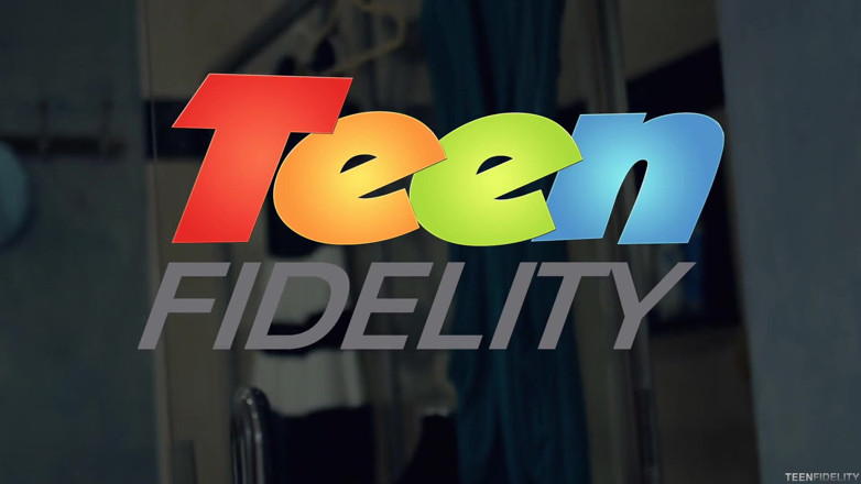 Pornfidelity: Piccolo piccoletto gestito e riempito di sborra