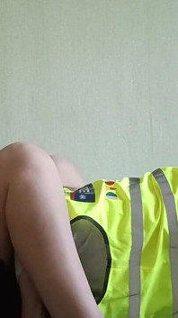 Heißer riskanter sex zwischen zwei lesbischen kollegen bei der arbeit