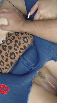 Rasgarrando los jeans de Raissa Conte