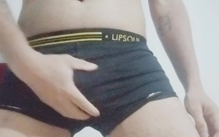 Gulareydelprazer: Masturbating in the Bathroom and in Bed