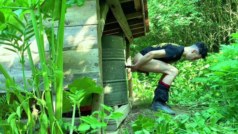 Idmir Sugary: 야외에서 흑인 딜도를 빨고 타는 Perv Farmer Boy 1