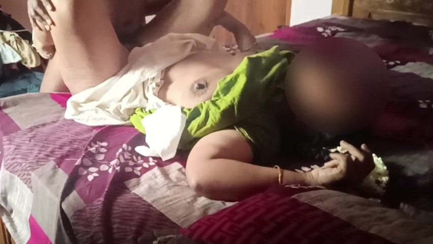 Sexy Indian Housewife in Nighty Big Boobs Juggling Sex (Black & white desicat)