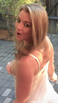 Sunny Lane tachinează în lacul Tahoe în aer liber!
