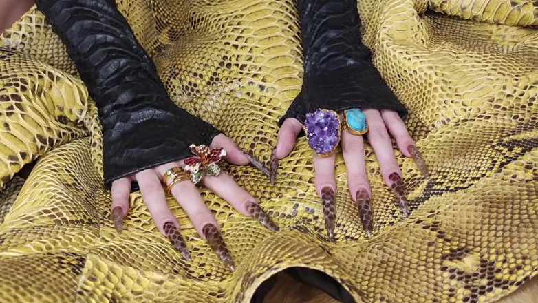 Princess18_: My Extra Long Snakeskin Nails Fuck Your Mind