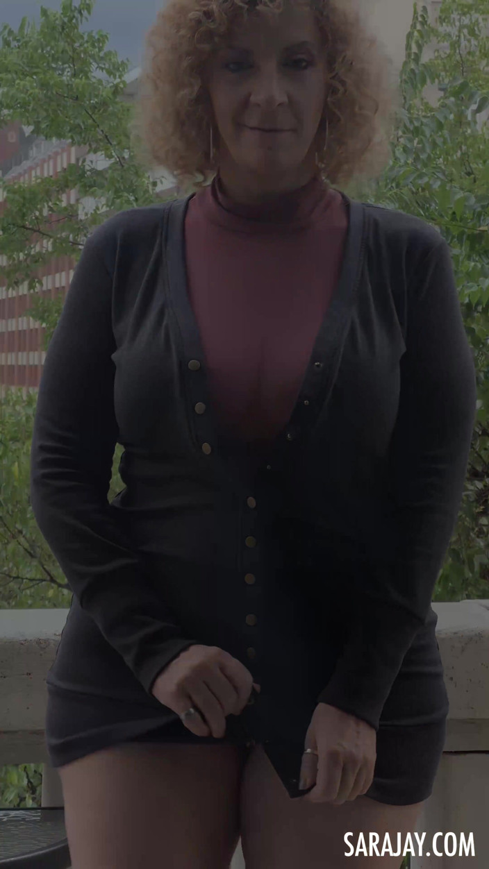 Sara Jay: Sara Jay se masturba en Budapest