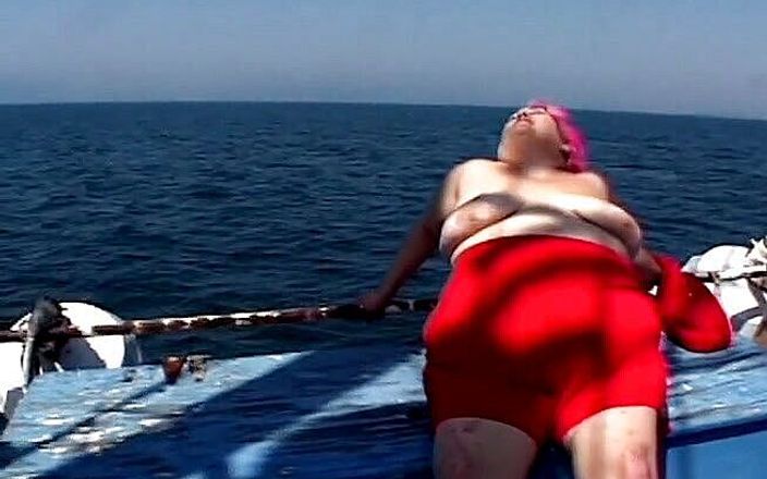 Big Beautiful Babes: ファットビーチパトロールvol4 - 海で漁師のコックに跳ねるピンクの髪の重いふしだらな女