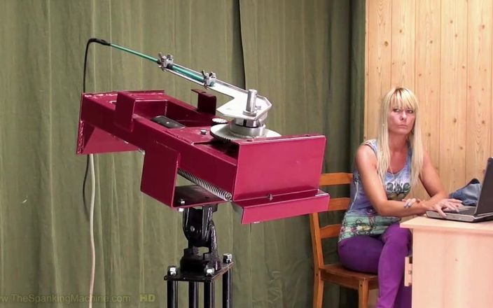 The Spanking Machine: Anastasia Aparat de bătaie la fund - Biciuire în cur