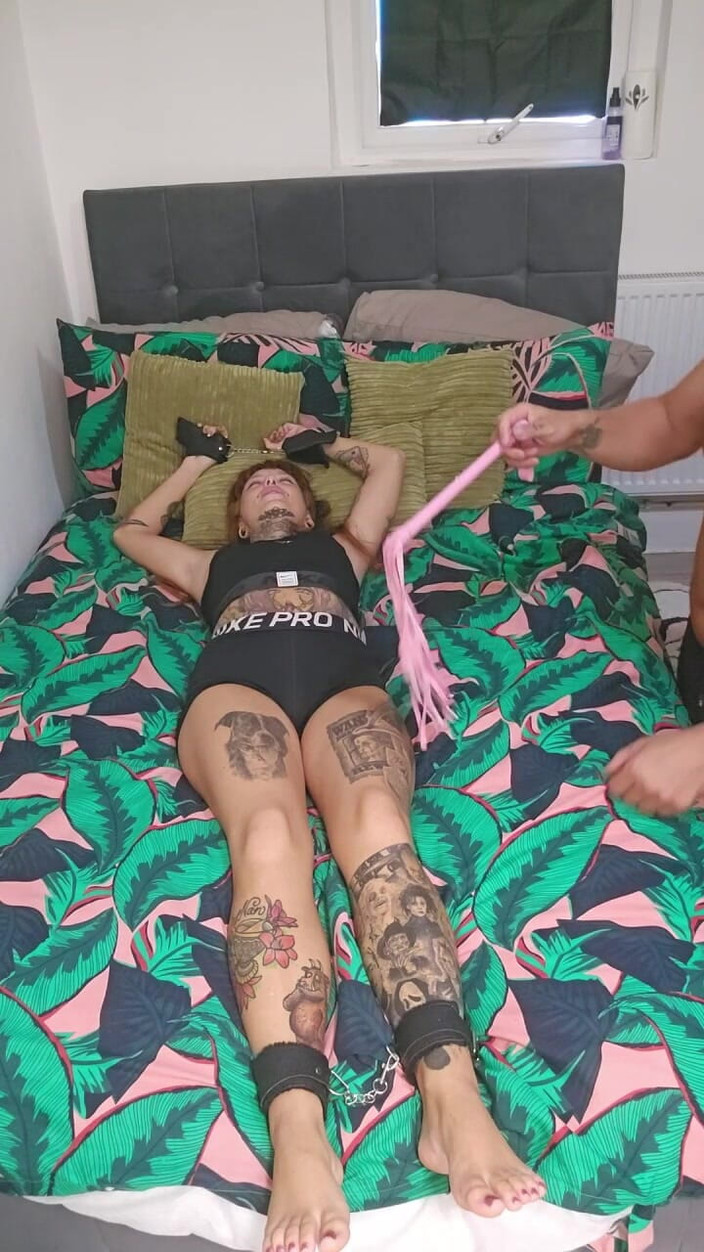 Only Owain: Kız arkadaşımı gıdıklıyorum