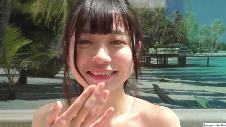 Asian happy ending: Melarikan diri di tepi kolam