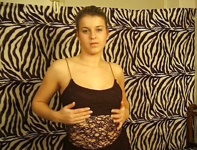 Flash Model Amateurs: Brunette teen is playing with her snatch