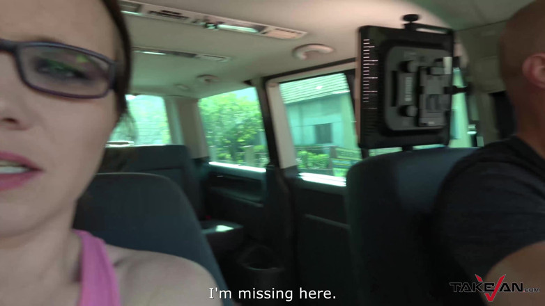 Take Van: สาวผมทองตัวเล็กโดนท้าทายด้วยควยใหญ่แข็งๆ