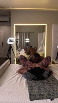 Detrás de la preñada me