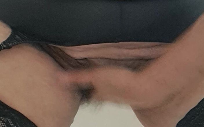Mommy big hairy pussy: 熟女用她毛茸茸的尾巴勾引他