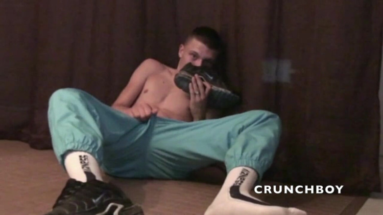 Sneaker gay: Соло аматор в кроссовках, унижение до дрочки