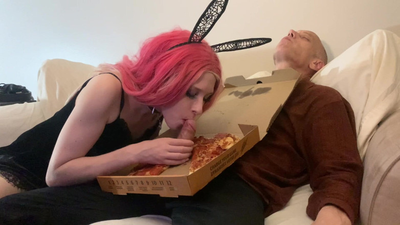 EmoDream1998: Ăn pizza với con cu của người đàn ông pizza