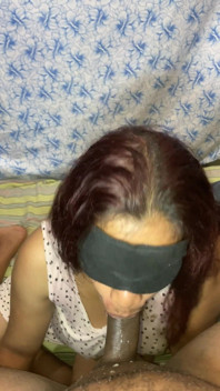 Hotwife meludah pada batang besar dan blowjob selamba