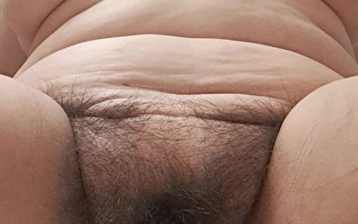 Mommy big hairy pussy: Milf mostra com movimentospelvices como ela gosta de foder