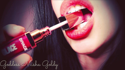 Goddess Misha Goldy: Fai crescere la tua dipendenza dalle mie grandi labbra rosse!...