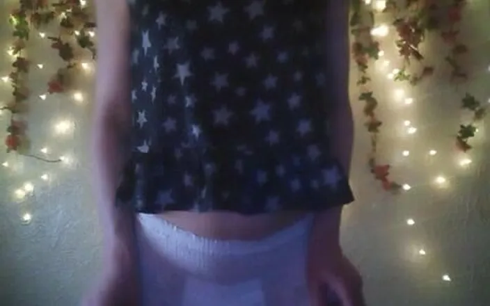 sillymillie4: Millie Wets and Plays for You