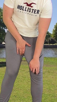 Gran polla monstruosa en pantalones de leche grises