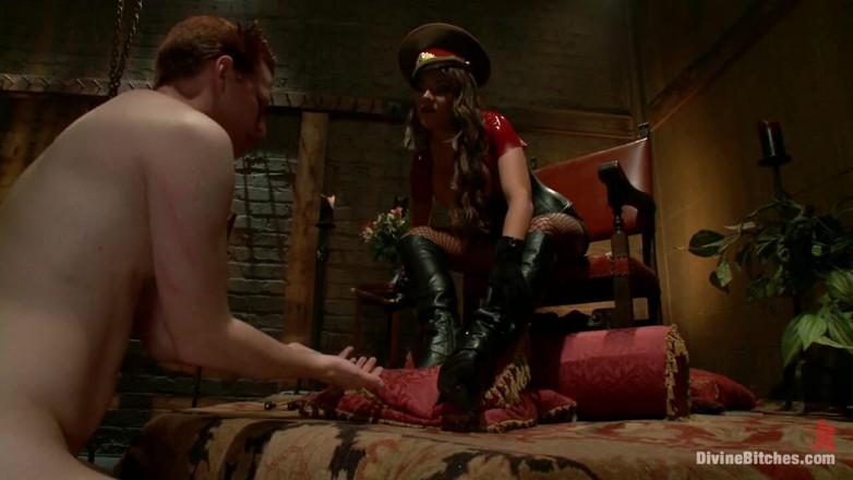 Divine Bitches by Kink: Zkoumám učitelský mazlíček: Epizoda 4 "Východoevropská domina"