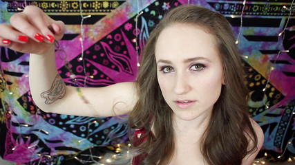 Lizzie Love: Jsi pod mým kouzlom findom