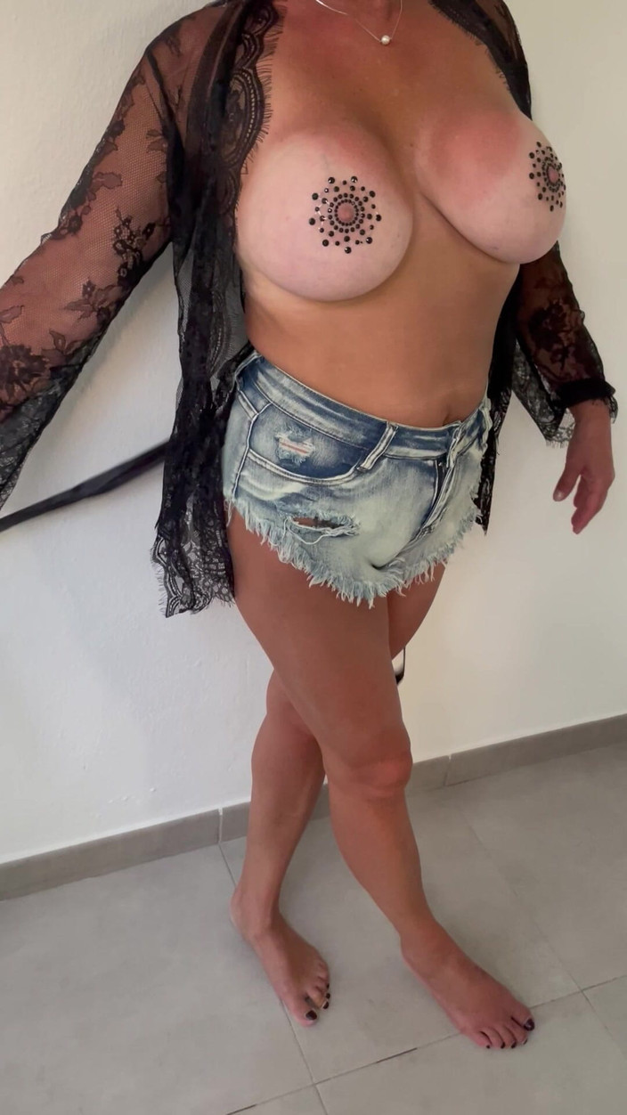 SuzyB aka Donna French: Milf met grote tieten neukt zichzelf met een vibrator