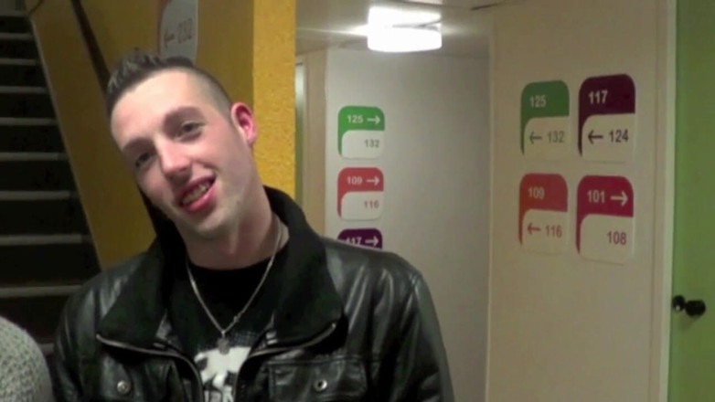 STRAIGHT BOY CURIOUS: Kris fodida por um garoto hetero no hotel